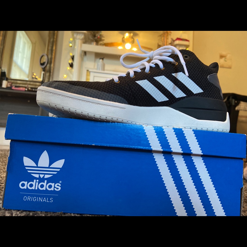 Adidas Basketball- 6.5 Women’s